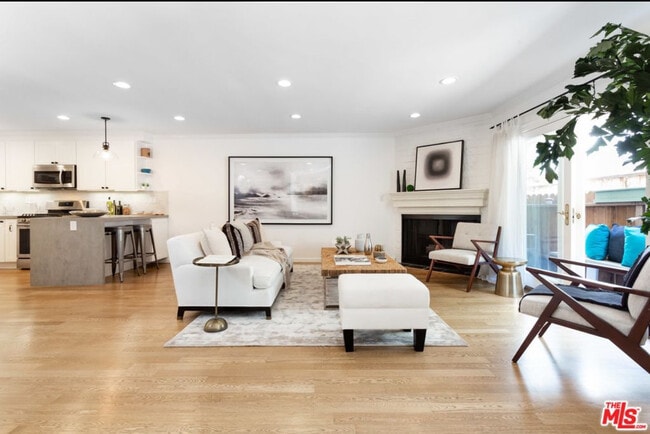 1037 18th St, Unit 7 in Santa Monica, CA - Foto de edificio - Building Photo