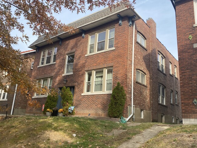 5331 Bancroft Ave, Unit 1E in St. Louis, MO - Foto de edificio - Building Photo