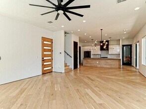 908 Nalide St in Austin, TX - Building Photo - Building Photo