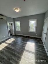 4 Whelan Pl in Yonkers, NY - Building Photo - Building Photo