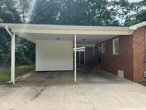 5711 Roundtable Rd in Greensboro, NC - Building Photo - Building Photo