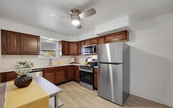 713 Ave H in St. Louis, MO - Foto de edificio - Building Photo