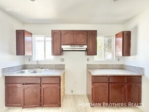 2545 Santa Ana St in Huntington Park, CA - Building Photo - Building Photo