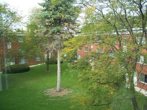 Argyle Garden Apartments in Elmhurst, IL - Building Photo - Building Photo