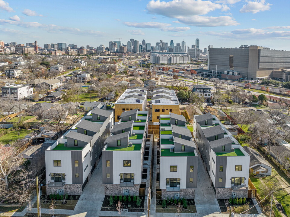 2206 Arroyo Ave in Dallas, TX - Building Photo