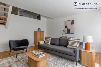 123 E 54th St in New York, NY - Building Photo - Building Photo