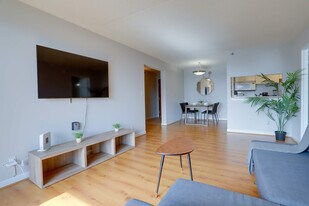 401 12th St S in Arlington, VA - Building Photo