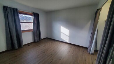 202 Highbury Dr in Elgin, IL - Building Photo - Building Photo