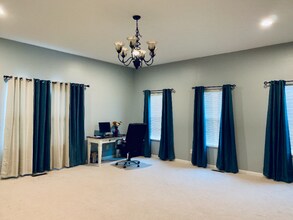 7619 Mill Springs Dr in Dublin, OH - Foto de edificio - Building Photo