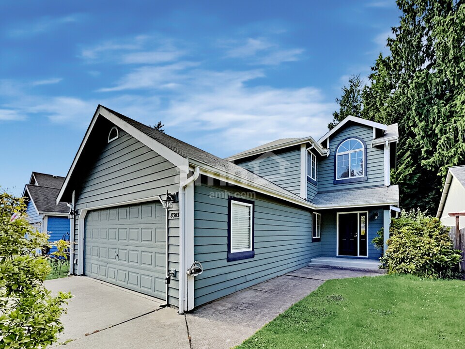 8303 1st Pl SE in Lake Stevens, WA - Building Photo