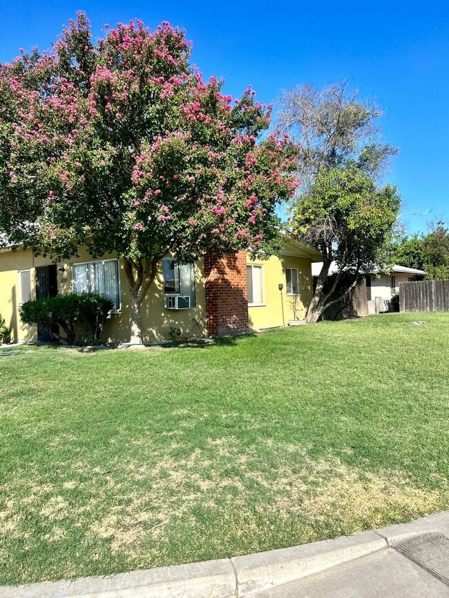 3255 Mayfair Blvd in Fresno, CA - Building Photo - Building Photo