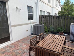 8108 NW 108th Ct in Doral, FL - Building Photo - Building Photo