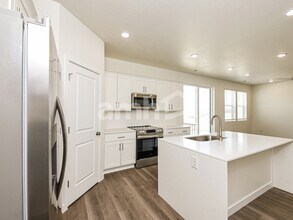 1312 W Mahogany St in Saratoga Springs, UT - Foto de edificio - Building Photo