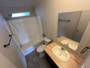 210 N Walnut St in Eldon, MO - Building Photo - Building Photo