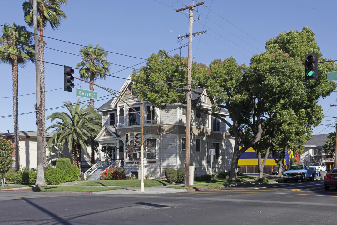 297 E Reed St in San Jose, CA - Building Photo