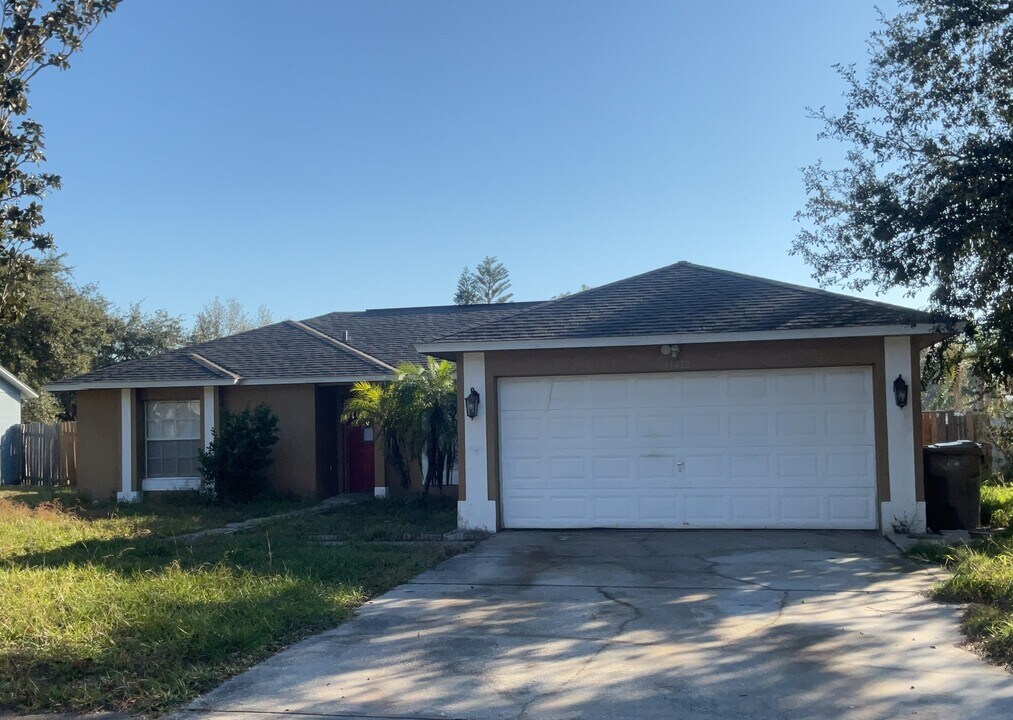 11732 Crescent Pines Blvd in Clermont, FL - Building Photo