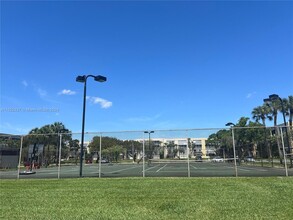 3301 NW 47th Ter, Unit 203 in Lauderdale Lakes, FL - Foto de edificio - Building Photo