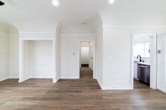 211 N Berendo St in Los Angeles, CA - Building Photo - Building Photo