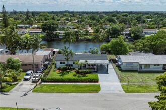 390 NW 40th St in Pompano Beach, FL - Building Photo - Building Photo