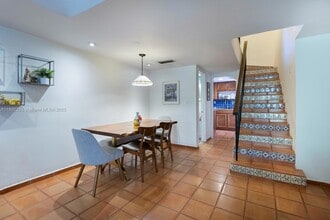 437 Santander Ave, Unit D in Coral Gables, FL - Building Photo - Building Photo