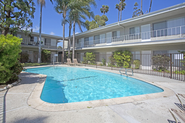 Monte Sereno Apartments in Costa Mesa, CA - Foto de edificio - Building Photo