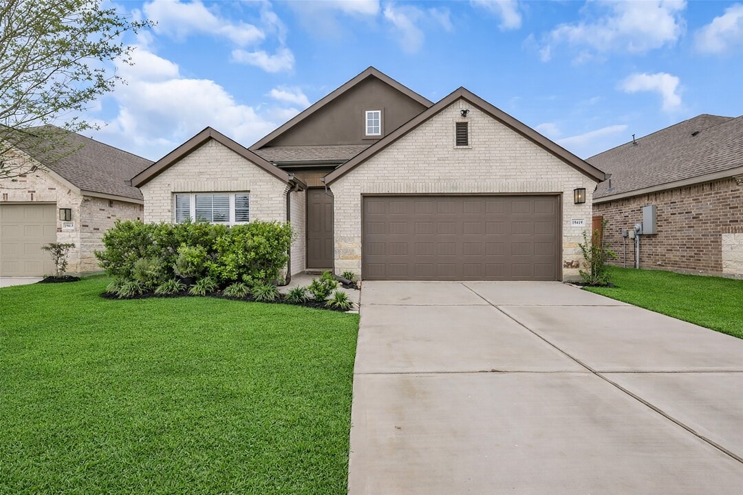 19419 Valletta Green Dr in Hockley, TX - Building Photo