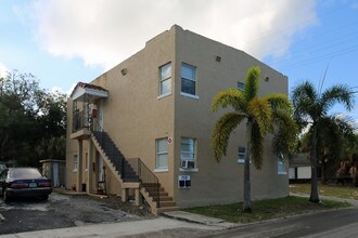 708-716 Douglass Ave in West Palm Beach, FL - Building Photo - Building Photo