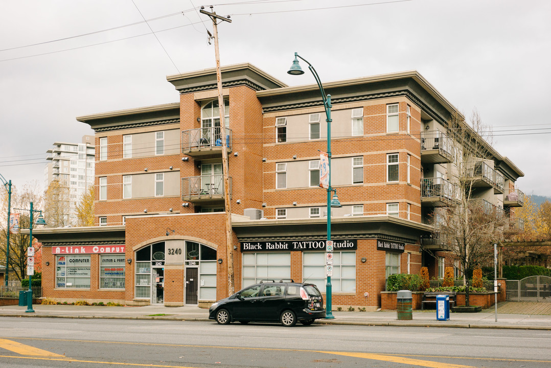 3240-3260 St. Johns St in Port Moody, BC - Building Photo