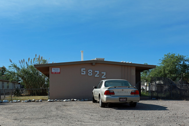 5822 E 24th St in Tucson, AZ - Building Photo - Building Photo