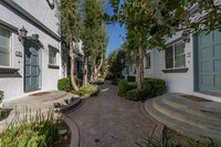 Vantaggio Townhomes in Northridge, CA - Building Photo - Interior Photo