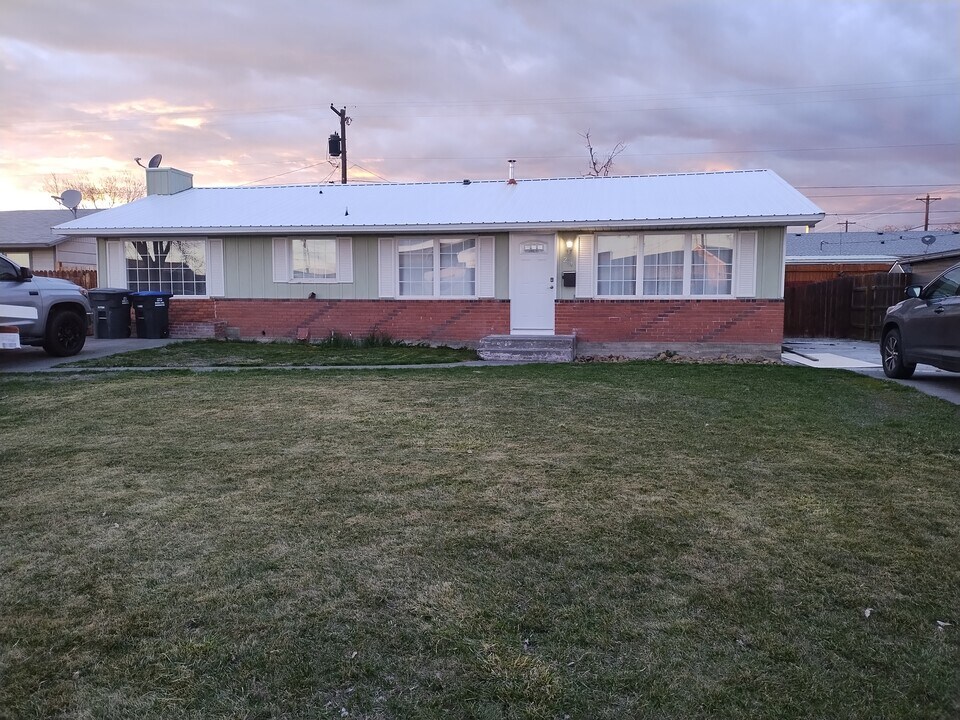 274 N Dale Rd in Moses Lake, WA - Building Photo