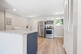 136 Town St-Unit -C in Gahanna, OH - Building Photo - Building Photo