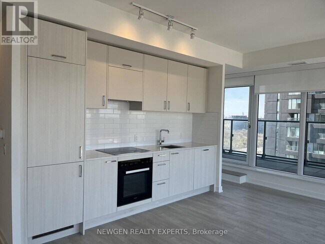 5 Quarrington Ln in Toronto, ON - Building Photo - Building Photo
