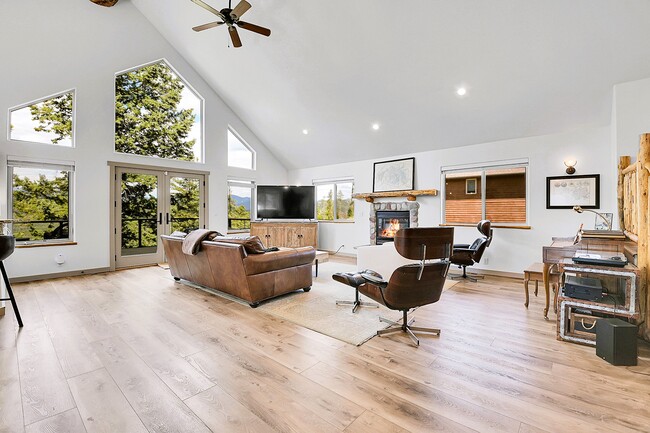 7052 Lynx Lair Rd in Evergreen, CO - Building Photo - Building Photo