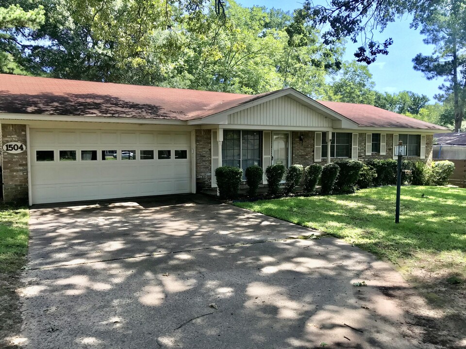 1504 Colorado St in Texarkana, TX - Building Photo