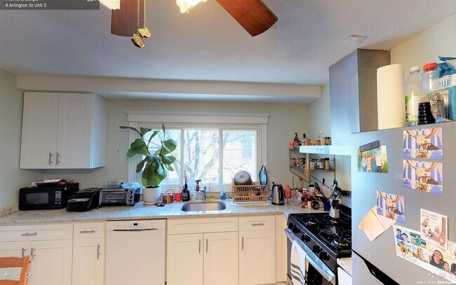 9 Arlington St, Unit 1 in Somerville, MA - Building Photo - Building Photo