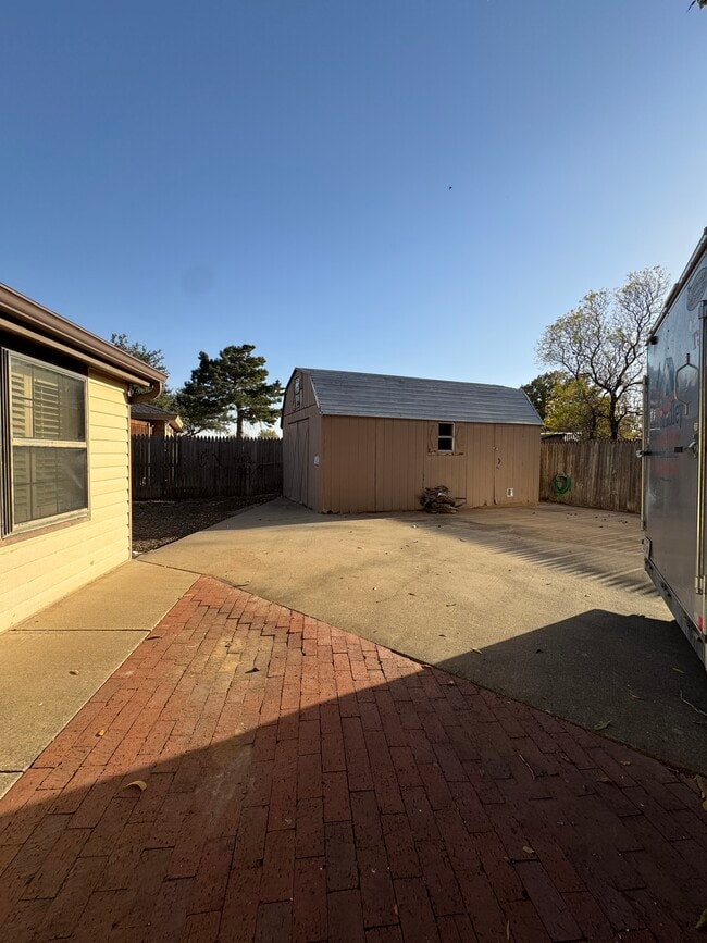 8608 Geneva Ave in Lubbock, TX - Foto de edificio - Building Photo