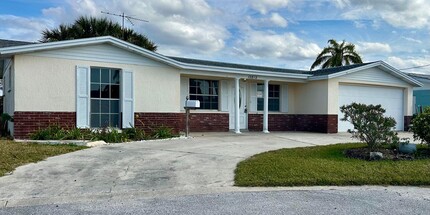 2812 4th Isle in Hudson, FL - Foto de edificio - Building Photo