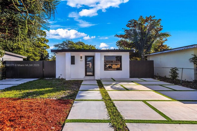 property at 1713 Lauderdale Manor Dr