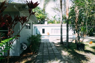 5805 SW 81st St in Miami, FL - Building Photo - Building Photo