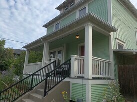 204 SE 24th Ave in Portland, OR - Building Photo