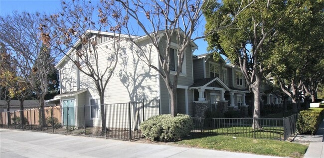 265 S Olive St in Anaheim, CA - Foto de edificio - Building Photo