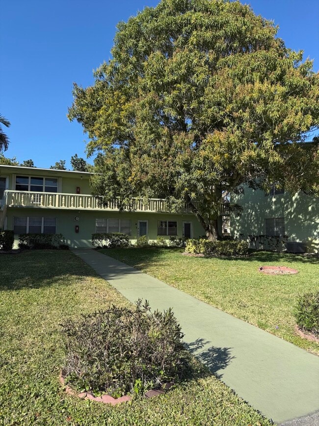 64 Norwich I in West Palm Beach, FL - Building Photo - Building Photo