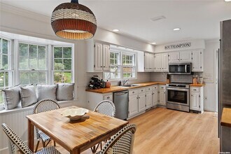 31 Widener Ln, Unit #2 in Southampton, NY - Building Photo - Building Photo