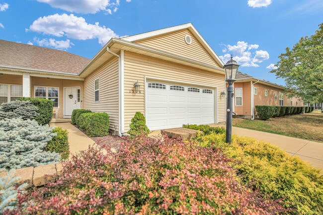 1504 Stonebluff Ct in Champaign, IL - Building Photo - Building Photo