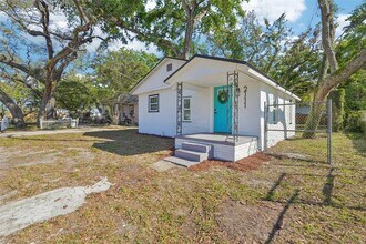 2111 E Ellicott St in Tampa, FL - Building Photo - Building Photo