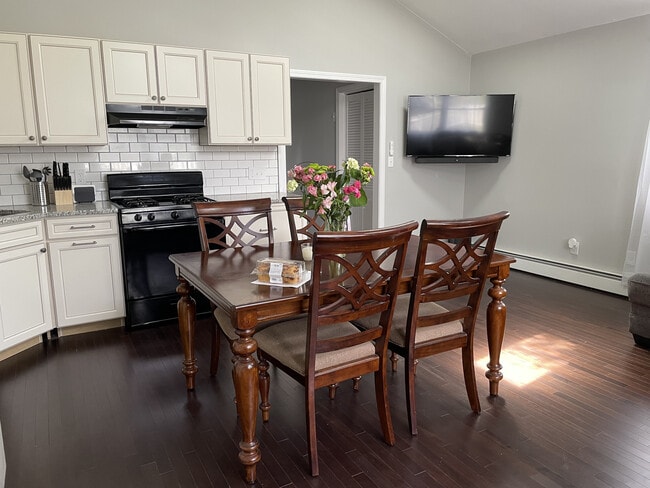 35 Taylor Pl in Branford, CT - Foto de edificio - Building Photo