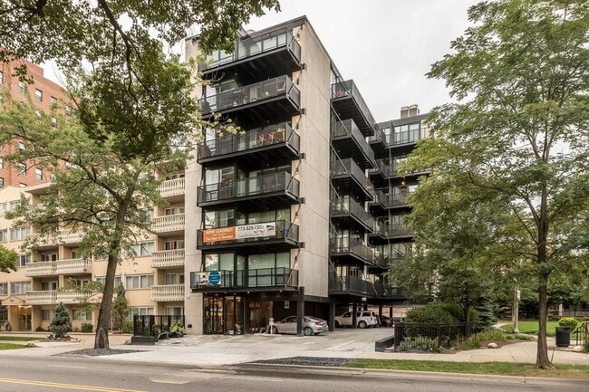 property at 5910 N Sheridan Rd