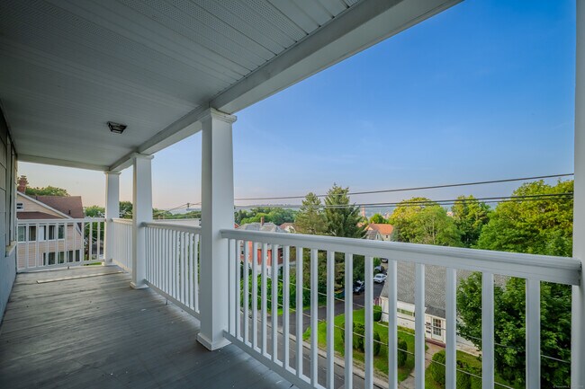 302 Wilson St in Waterbury, CT - Building Photo - Building Photo