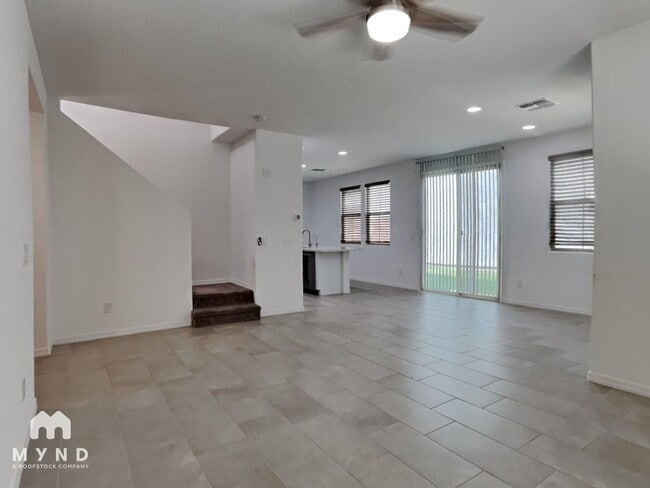 14238 W Hackamore Dr., Unit 602 in Surprise, AZ - Foto de edificio - Building Photo